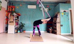 Aerial Yoga - Explore Hips & Shoulders